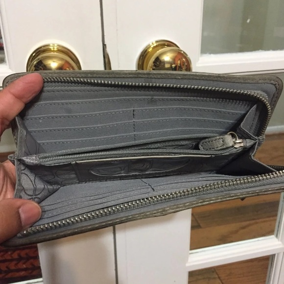 Fossil Zip Up Leather Wallet. - Picture 5 of 8